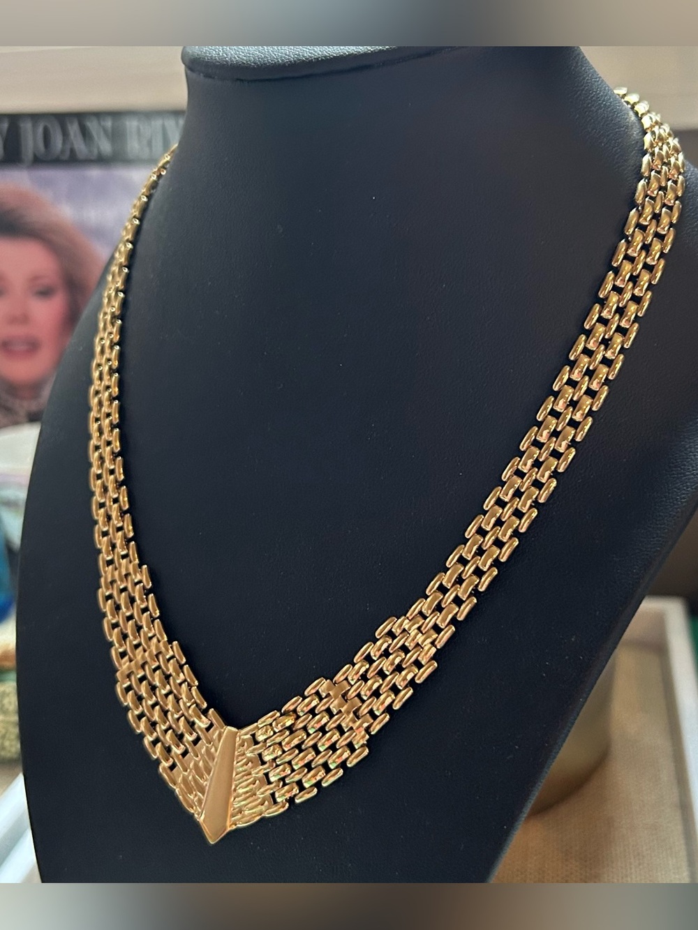 1980s Egyptian Revival Cleopatra Gold-tone Panther Link Statement Necklace - Picture 5 of 7